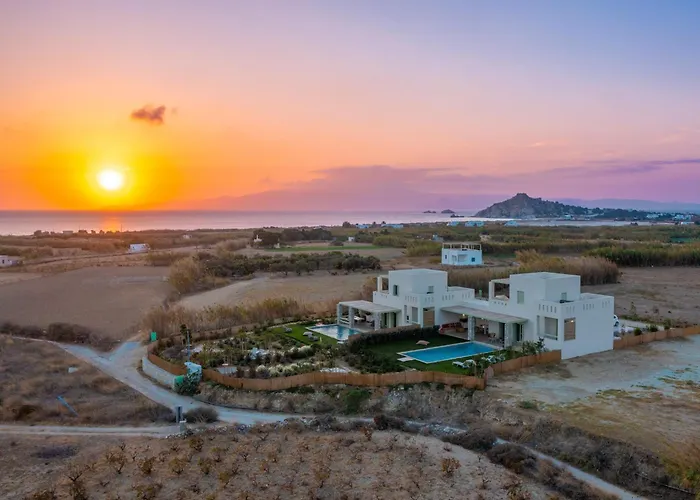 Plioni Villas & Suites