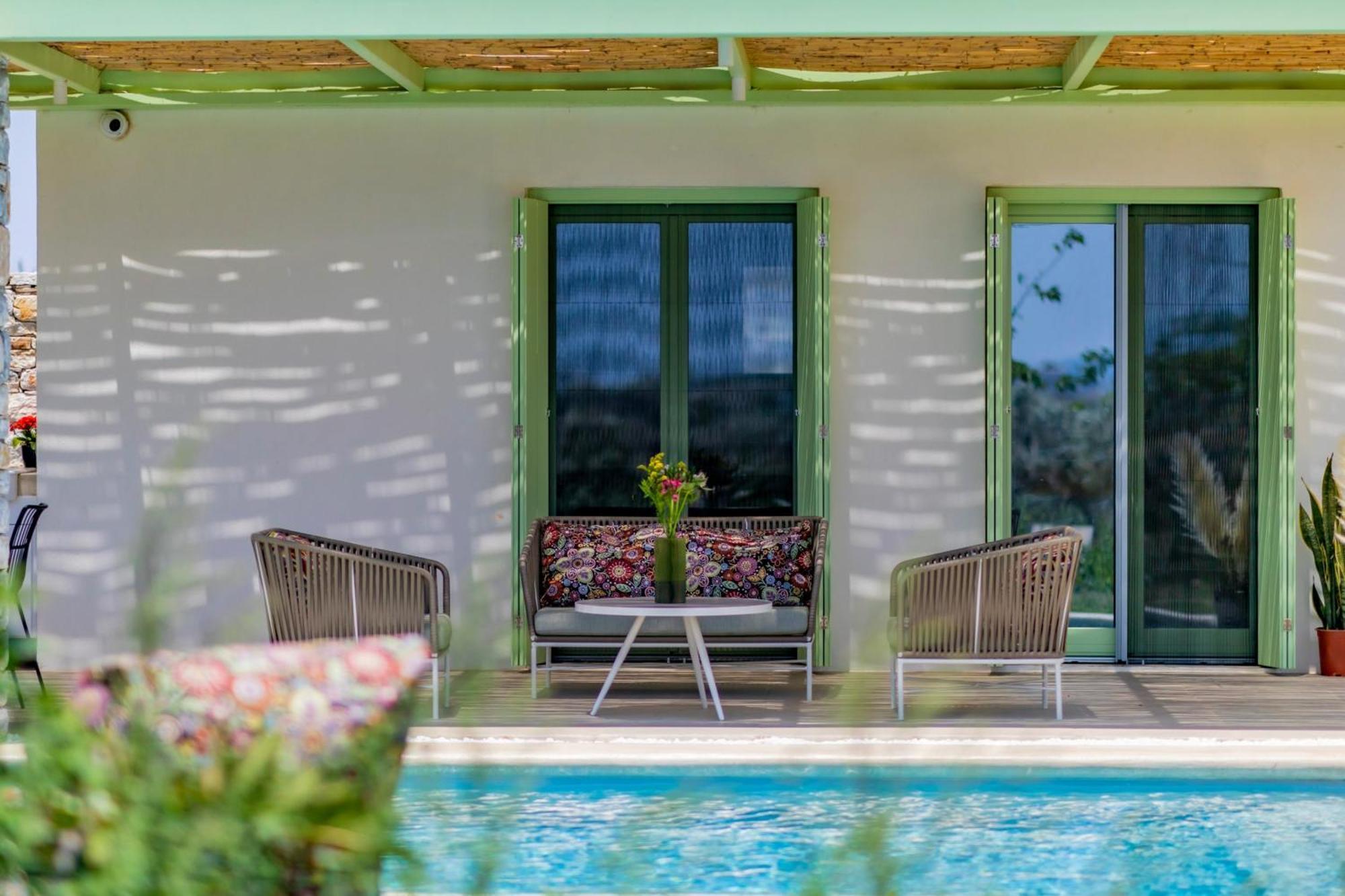 Plioni & Villa Mikri Vigla